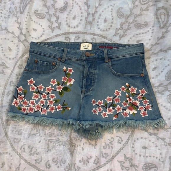 Alice + Olivia Pants - Alice + Olivia Embroidered Denim Shorts AO LA 26